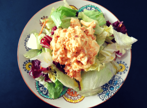 Eiersalat mit Schinkenwürfel auf grünem Salat | Low Carb Blog Eiersalat mit Schinkenwürfel auf grünem Salat | Low Carb Blog